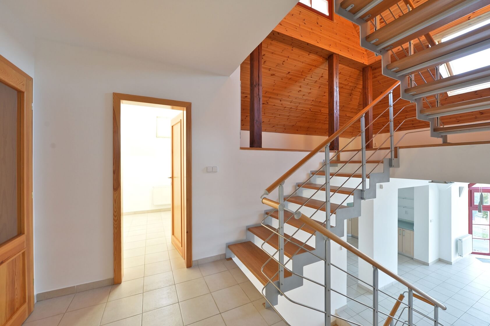 Spořická, Dolní Chabry - Praha 8 | Pronájem, Rodinný dům 5+1, 250 m²