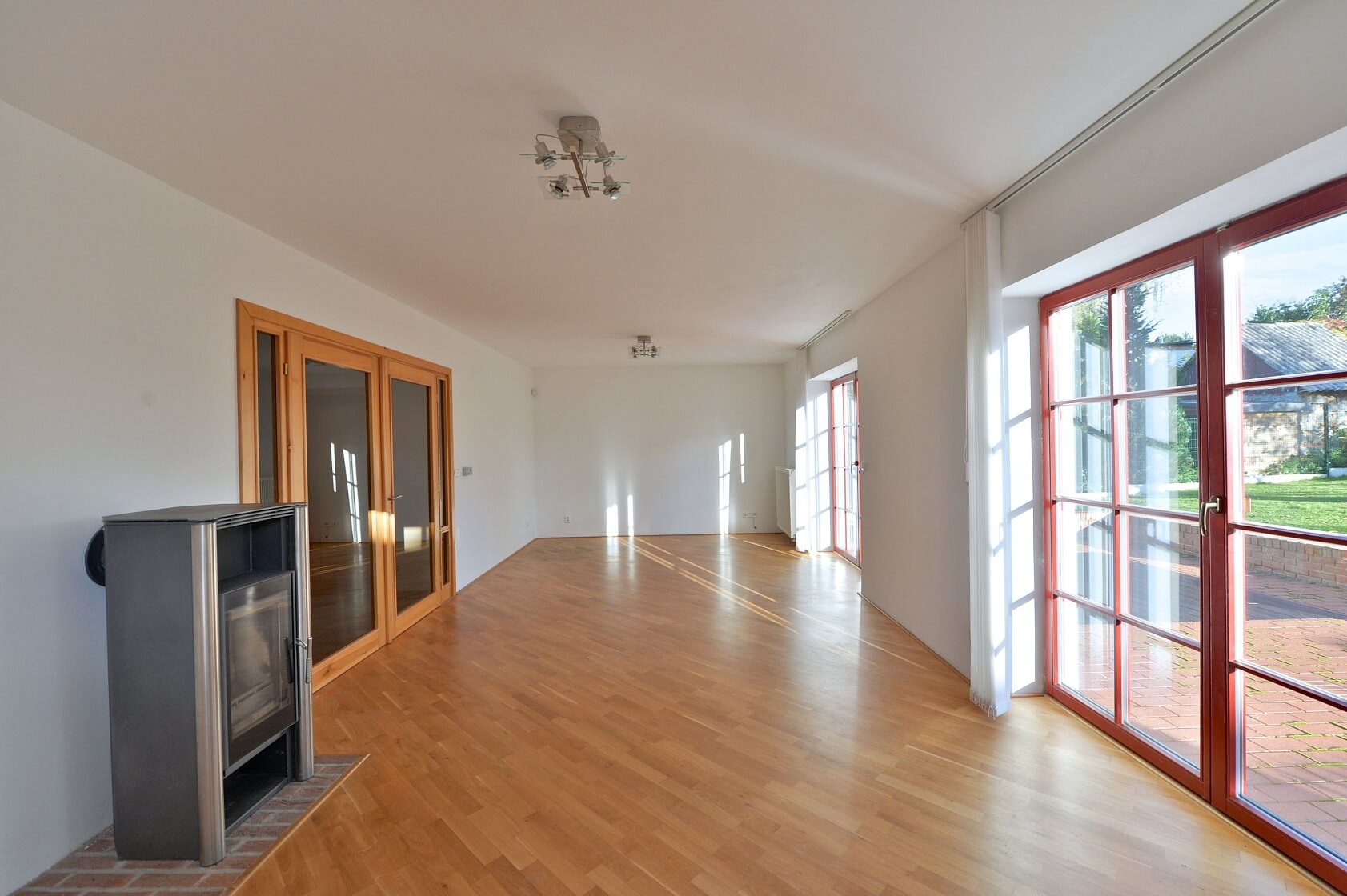 Spořická, Dolní Chabry - Praha 8 | Pronájem, Rodinný dům 5+1, 250 m²