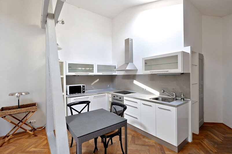 Ve Smečkách, Nové Město - Prague 1 | Rent, Apartment Studio (1+kk), 71 m²
