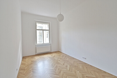 Strossmayerovo náměstí, Holešovice - Prague 7 | Rent, Apartment One-bedroom (2+1), 85 m²