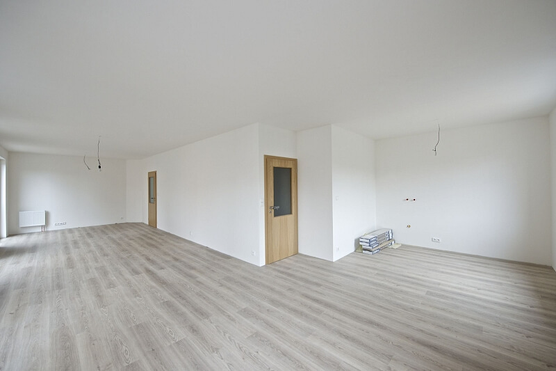 U Třešňovky, Kobylisy - Prague 8 | Sale, Apartment Three-bedroom (4+kk), 151 m²