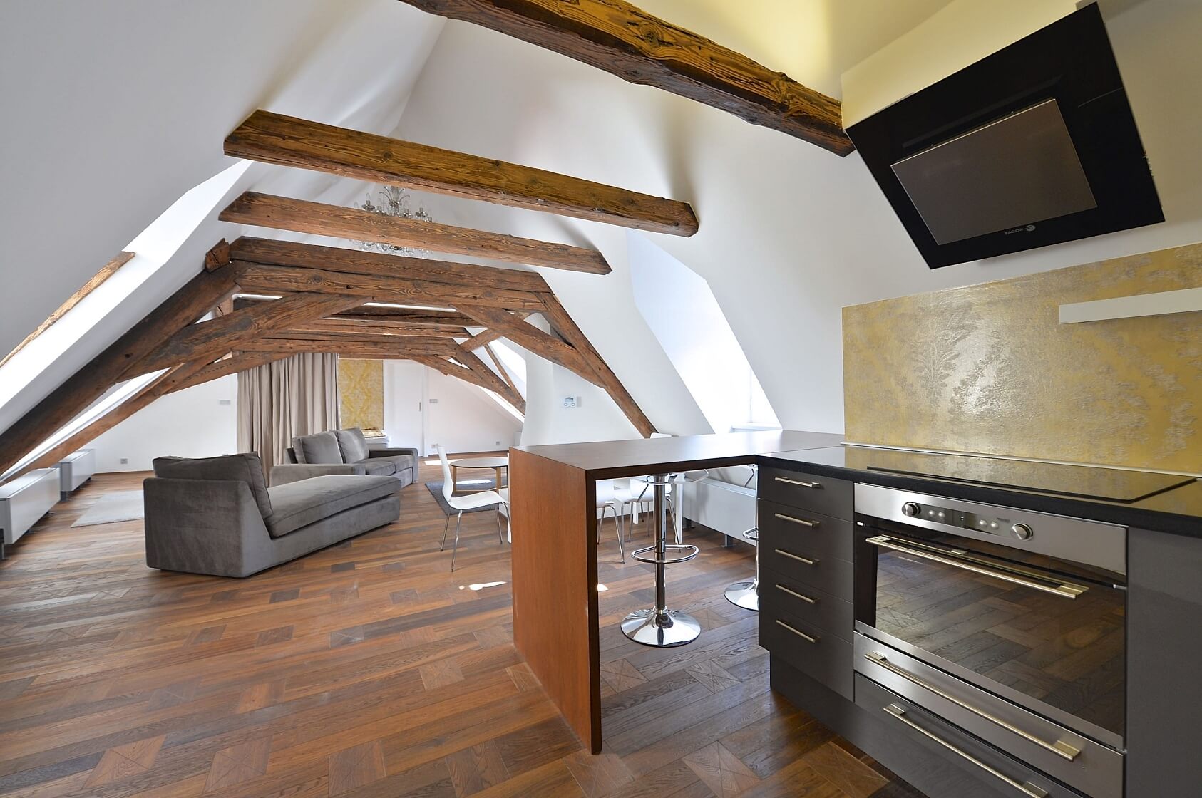 Malostranské náměstí, Malá Strana - Praha 1 | Pronájem, Byt 1+kk, 113 m²