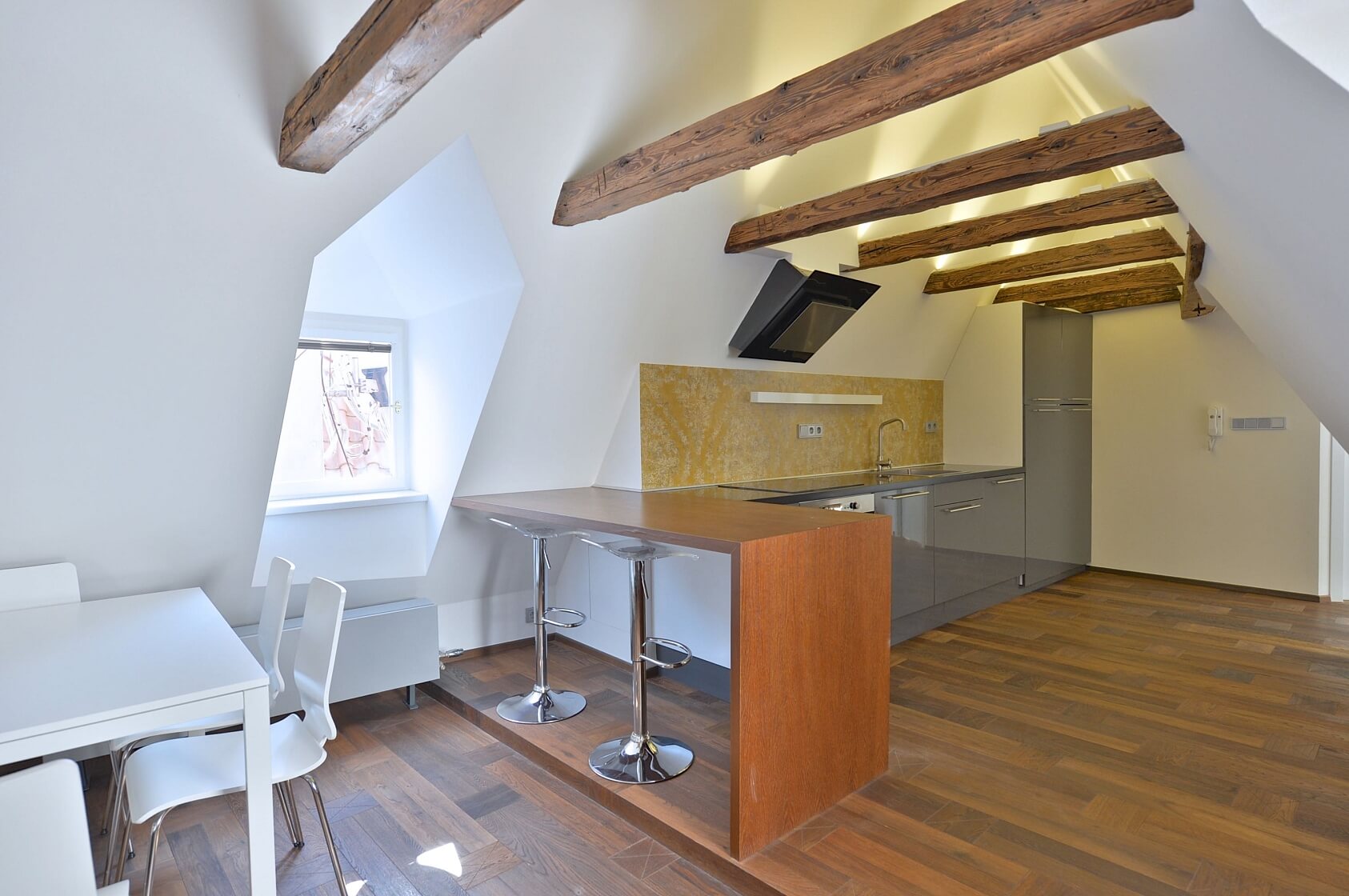 Malostranské náměstí, Malá Strana - Praha 1 | Pronájem, Byt 1+kk, 113 m²