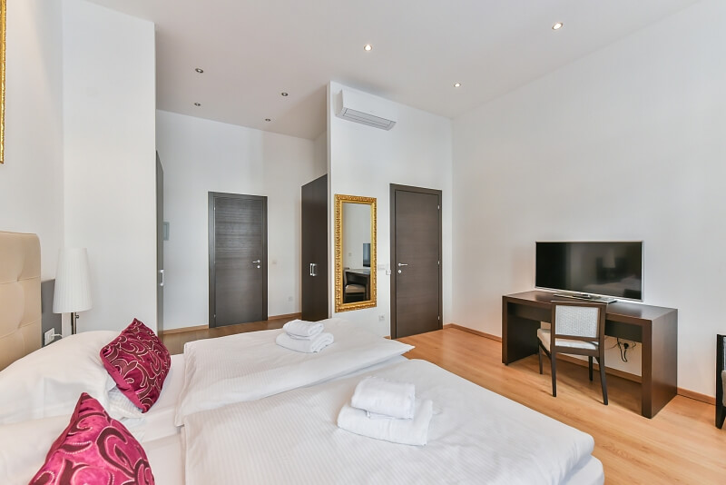 Resslova, Nové Město - Prague 2 | Rent, Apartment One-bedroom (2+kk), 78 m²