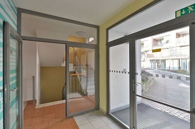 Nad Okrouhlíkem, Libeň - Prague 8 | Rent, Apartment One-bedroom (2+kk), 48 m²