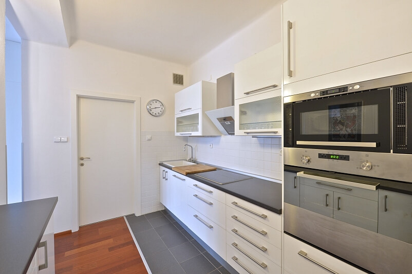 Tolstého, Vršovice - Prague 10 | Rent, Apartment One-bedroom (2+kk), 54 m²