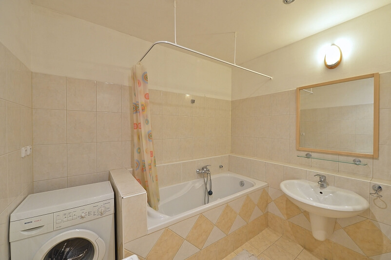 Na okraji, Veleslavín - Prague 6 | Rent, Apartment Three-bedroom (4+kk), 136 m²