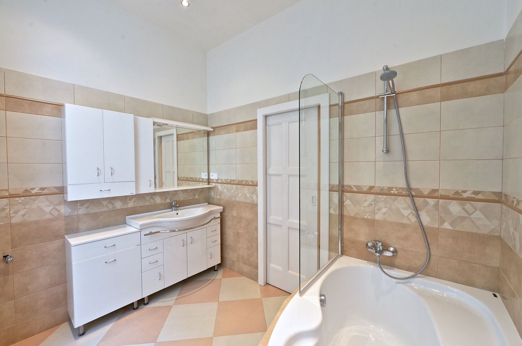 Šafaříkova, Vinohrady - Prague 2 | Rent, Apartment One-bedroom (2+1), 80 m²