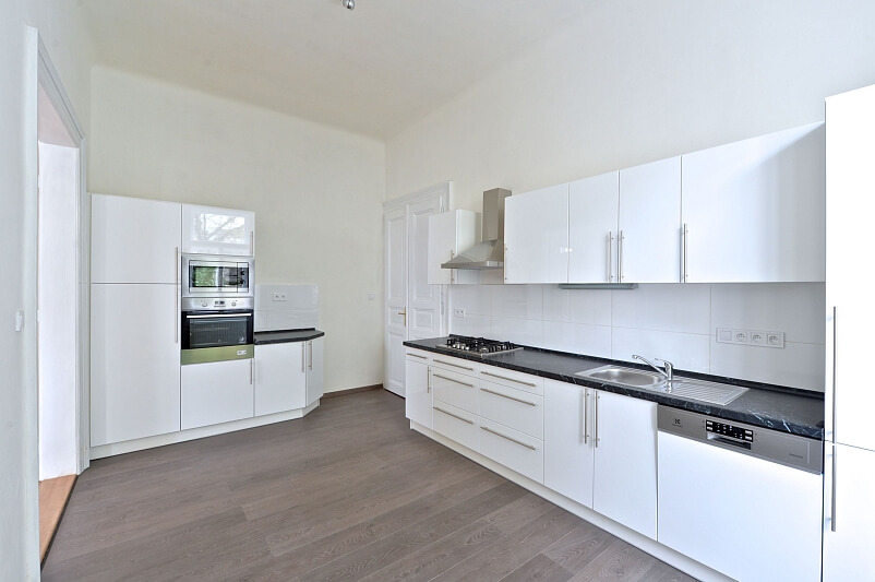 Šafaříkova, Vinohrady - Prague 2 | Rent, Apartment One-bedroom (2+1), 80 m²
