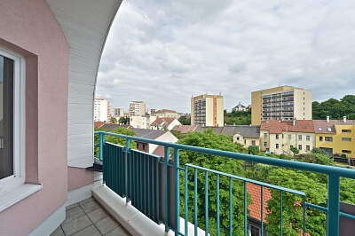 Gutova, Strašnice - Prague 10 | Rent, Apartment One-bedroom (2+kk), 75 m²