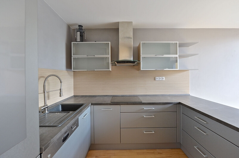 Na Sychrově, Michle - Prague 4 | Rent, Apartment Three-bedroom (4+kk), 160 m²