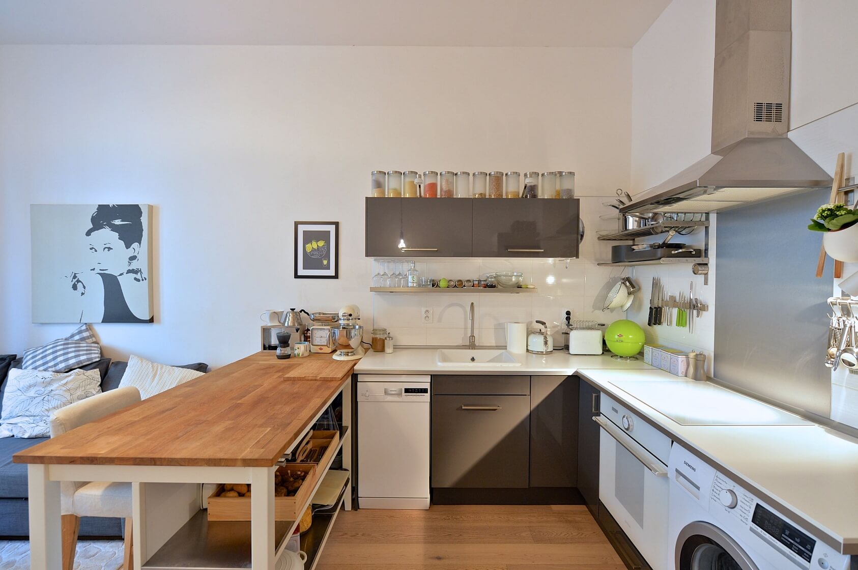 Žerotínova, Žižkov - Prague 3 | Sale, Apartment One-bedroom (2+kk), 50 m²