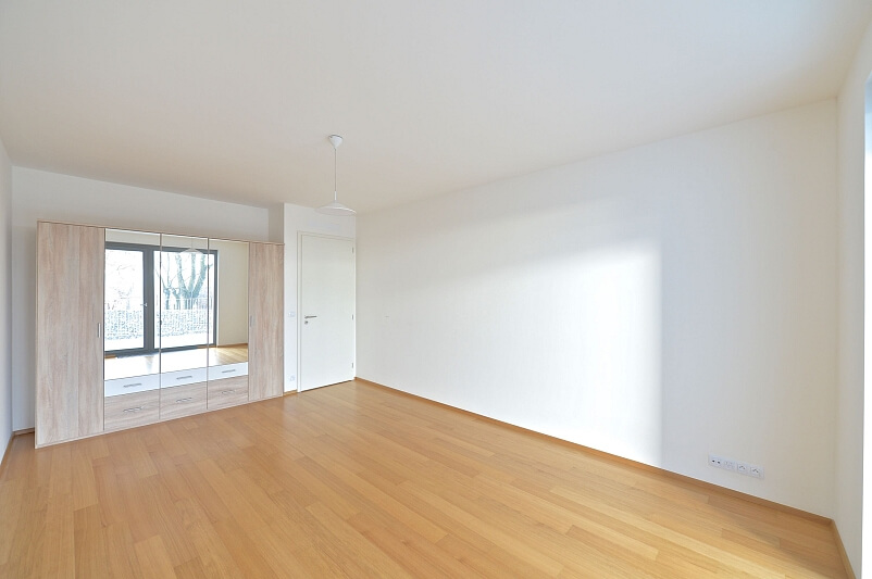 Na Dlážděnce, Libeň - Prague 8 | Rent, Apartment Three-bedroom (4+kk), 213 m²