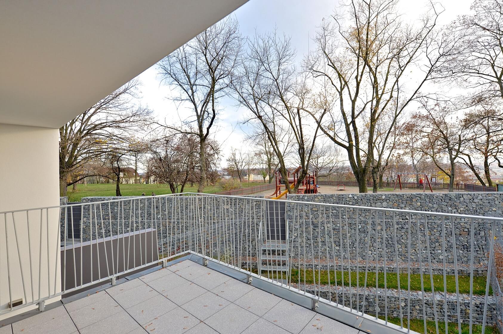 Na Dlážděnce, Libeň - Prague 8 | Rent, Apartment Three-bedroom (4+kk), 213 m²