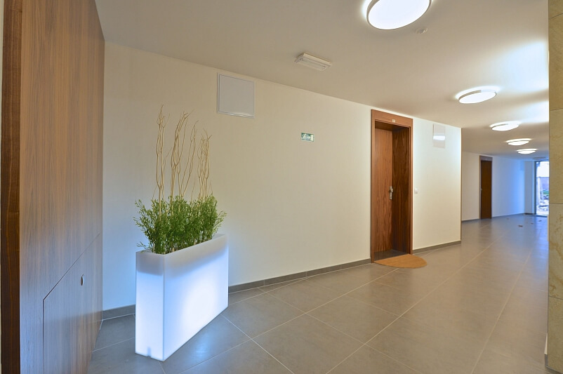 Na Dlážděnce, Libeň - Prague 8 | Rent, Apartment Three-bedroom (4+kk), 213 m²