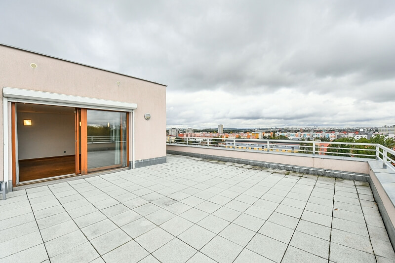 Akademická, Malešice - Praha 10 | Pronájem, Byt 2+kk, 175 m²