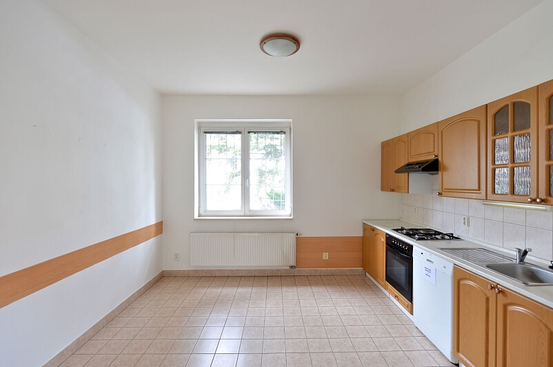 Jihovýchodní VII, Záběhlice - Praha 4 | Pronájem, Rodinný dům 7+1, 200 m²