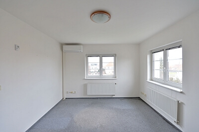 Jihovýchodní VII, Záběhlice - Prague 4 | Rent, House Six-bedroom (7+1), 200 m²