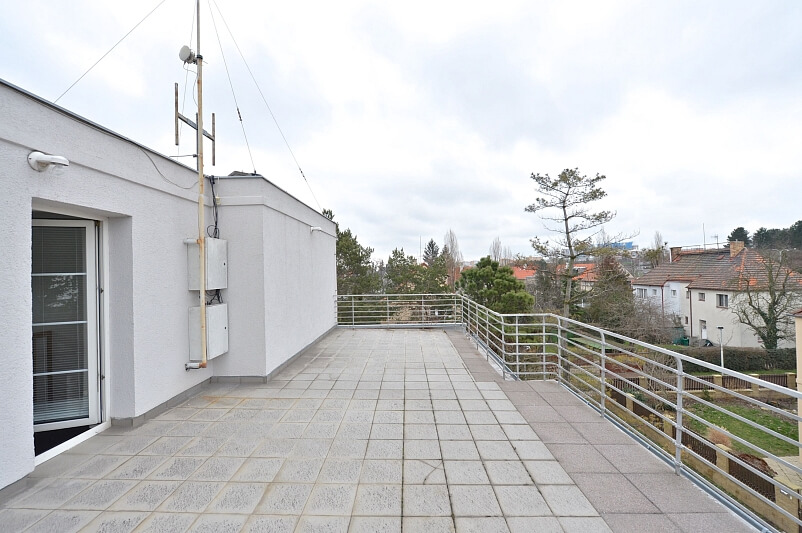 Jihovýchodní VII, Záběhlice - Praha 4 | Pronájem, Rodinný dům 7+1, 200 m²