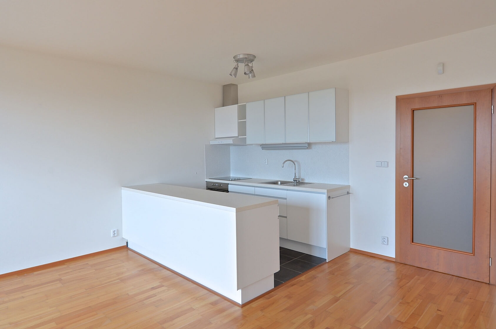 Karla Kryla, Stodůlky - Praha 5 | Pronájem, Byt 1+kk, 41 m²