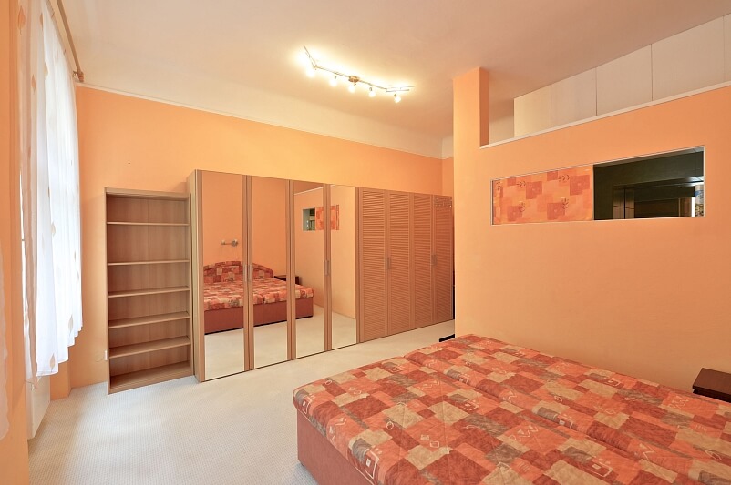 Varšavská, Vinohrady - Prague 2 | Rent, Apartment One-bedroom (2+1), 69 m²