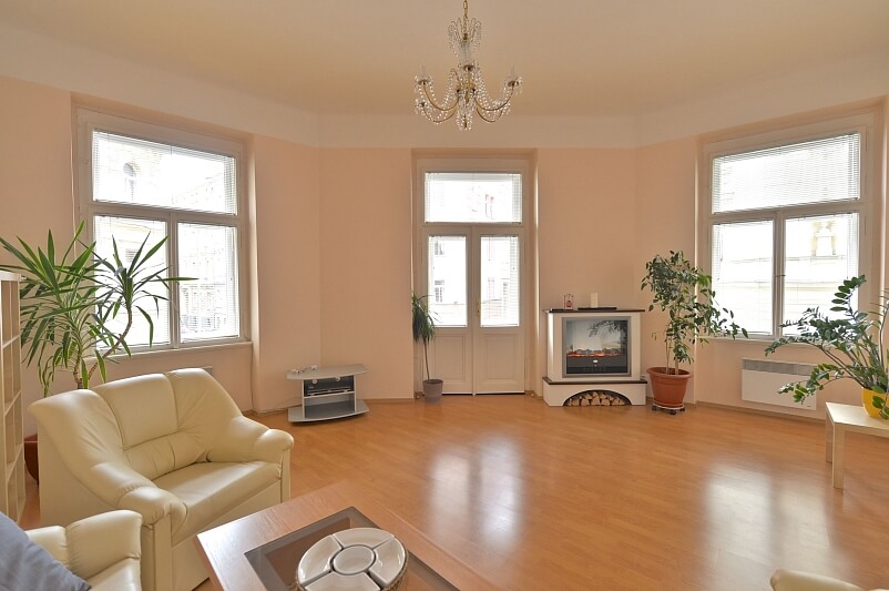 Varšavská, Vinohrady - Prague 2 | Rent, Apartment One-bedroom (2+1), 69 m²