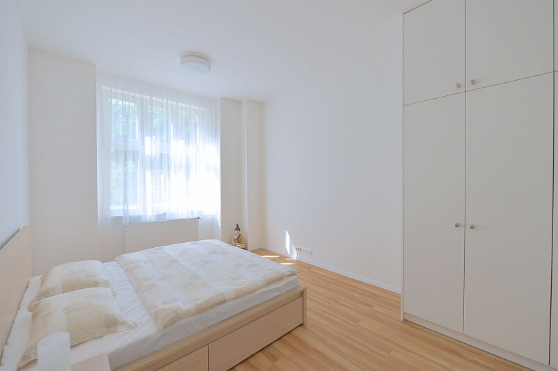 Ovenecká, Bubeneč - Prague 7 | Rent, Apartment One-bedroom (2+kk), 65 m²