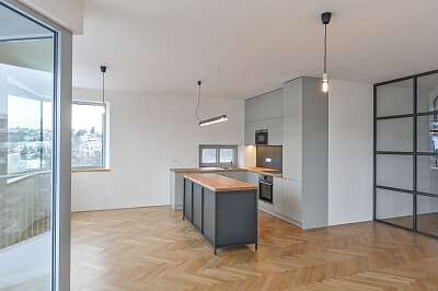 Na Dlážděnce, Troja - Prague 8 | Rent, Apartment Three-bedroom (4+kk), 213 m²
