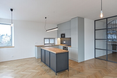 Na Dlážděnce, Troja - Prague 8 | Rent, Apartment Three-bedroom (4+kk), 213 m²