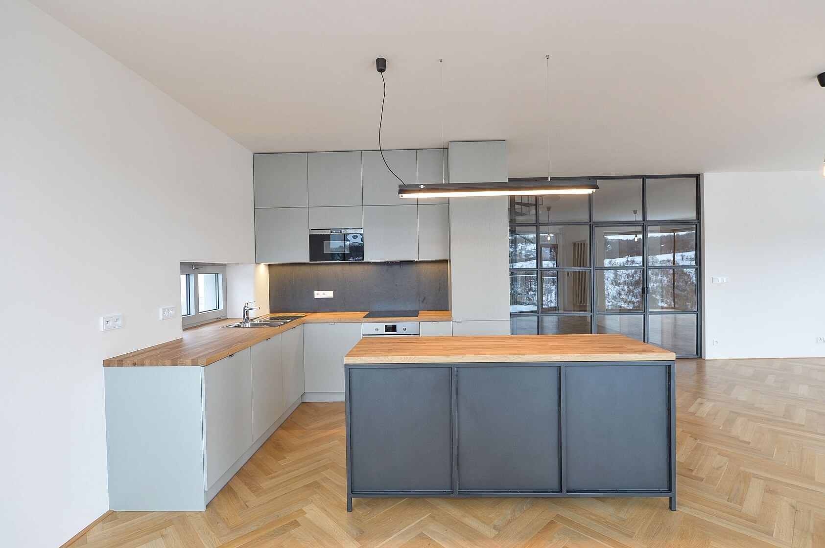 Na Dlážděnce, Troja - Prague 8 | Rent, Apartment Three-bedroom (4+kk), 213 m²