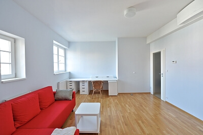 Bubenečská, Bubeneč - Prague 6 | Rent, Apartment One-bedroom (2+kk), 67 m²
