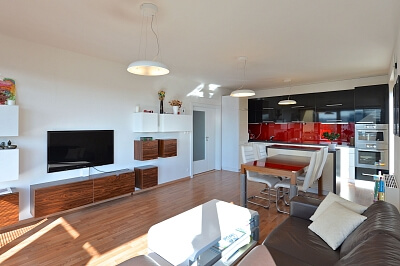 V Třešňovce, Hrdlořezy - Praha 9 | Pronájem, Byt 4+kk, 105 m²