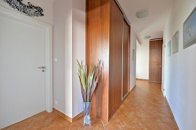 V Třešňovce, Hrdlořezy - Praha 9 | Pronájem, Byt 4+kk, 105 m²