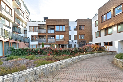 Nad Okrouhlíkem, Libeň - Praha 8 | Pronájem, Byt 3+kk, 129 m²