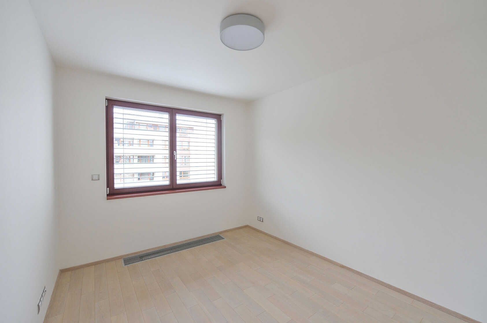 U Nikolajky, Smíchov - Praha 5 | Pronájem, Byt 2+kk, 56 m²