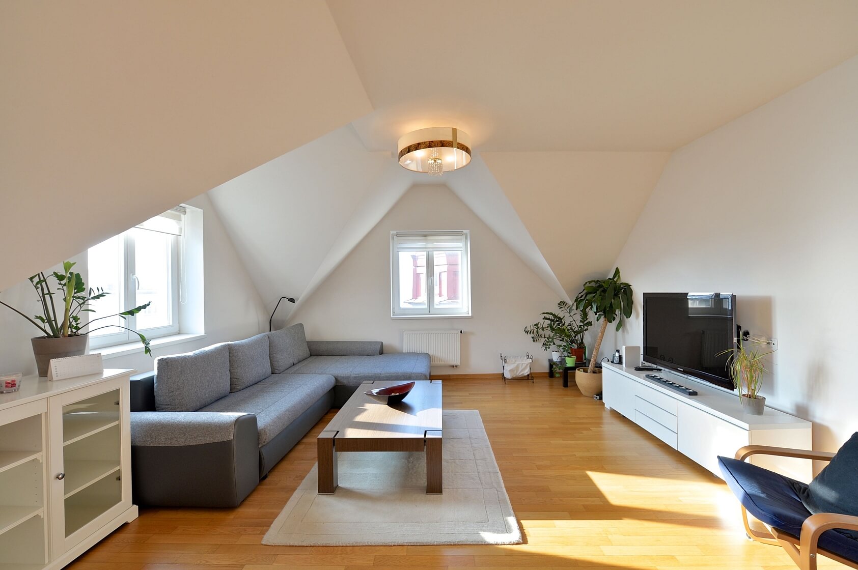 Lucemburská, Vinohrady - Prague 3 | Rent, Apartment One-bedroom (2+1), 87 m²