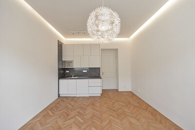 Březinova, Karlín - Praha 8 | Pronájem, Byt 2+kk, 43 m²