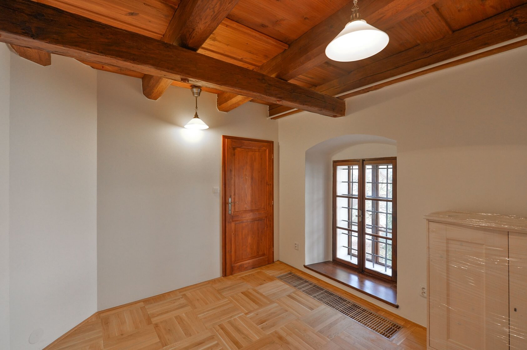 U Klikovky, Smíchov - Prague 5 | Rent, Apartment One-bedroom (2+kk), 100 m²