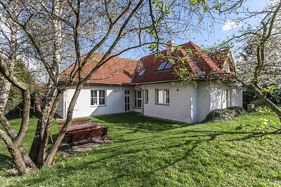 Na Bambouzku, Lipence - Praha 5 | Pronájem, Rodinný dům 5+kk, 250 m²
