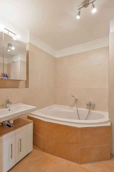 K Beranovu, Dolní Chabry - Praha 8 | Pronájem, Byt 4+kk, 160 m²