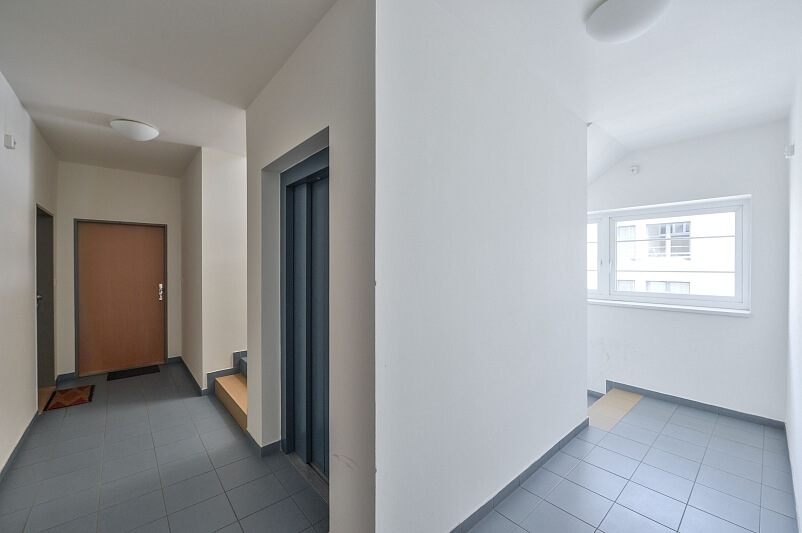 V Zahradách, Libeň - Prague 8 | Sale, Apartment One-bedroom (2+kk), 68 m²