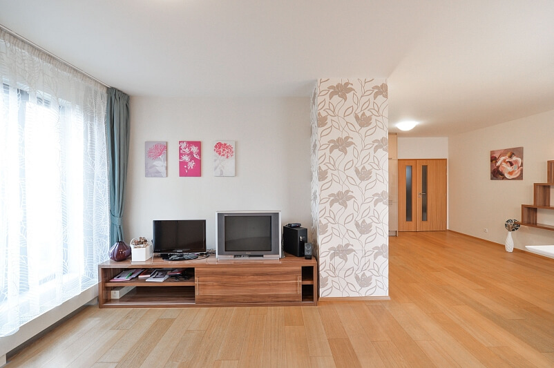 Nademlejnská, Hloubětín - Prague 9 | Rent, Apartment Two-bedroom (3+kk), 100 m²