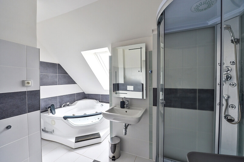 Okružní, Komořany - Prague 4 | Rent, Apartment Four-bedroom (5+kk), 157 m²