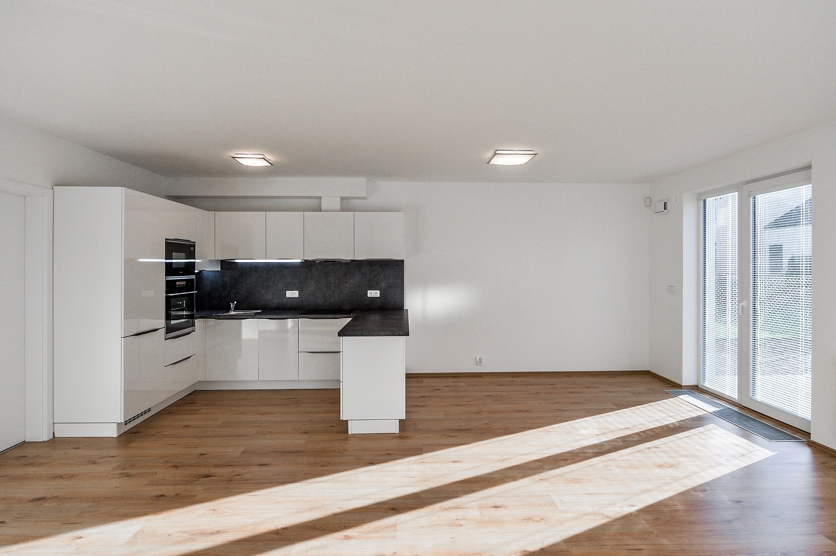 Miřetická, Písnice - Praha 4 | Pronájem, Rodinný dům 6+kk, 185 m²