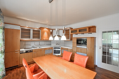 V Kapslovně, Žižkov - Prague 3 | Rent, Apartment Four-bedroom (5+1), 168 m²