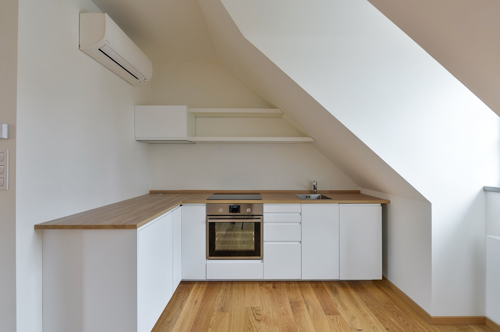 U Matěje, Dejvice - Prague 6 | Rent, Apartment Two-bedroom (3+kk), 85 m²