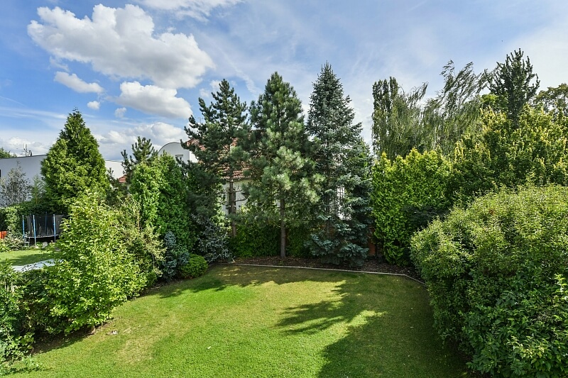 Třešňová, Průhonice - Praha-západ | Rent, House Four-bedroom (5+1), 250 m²