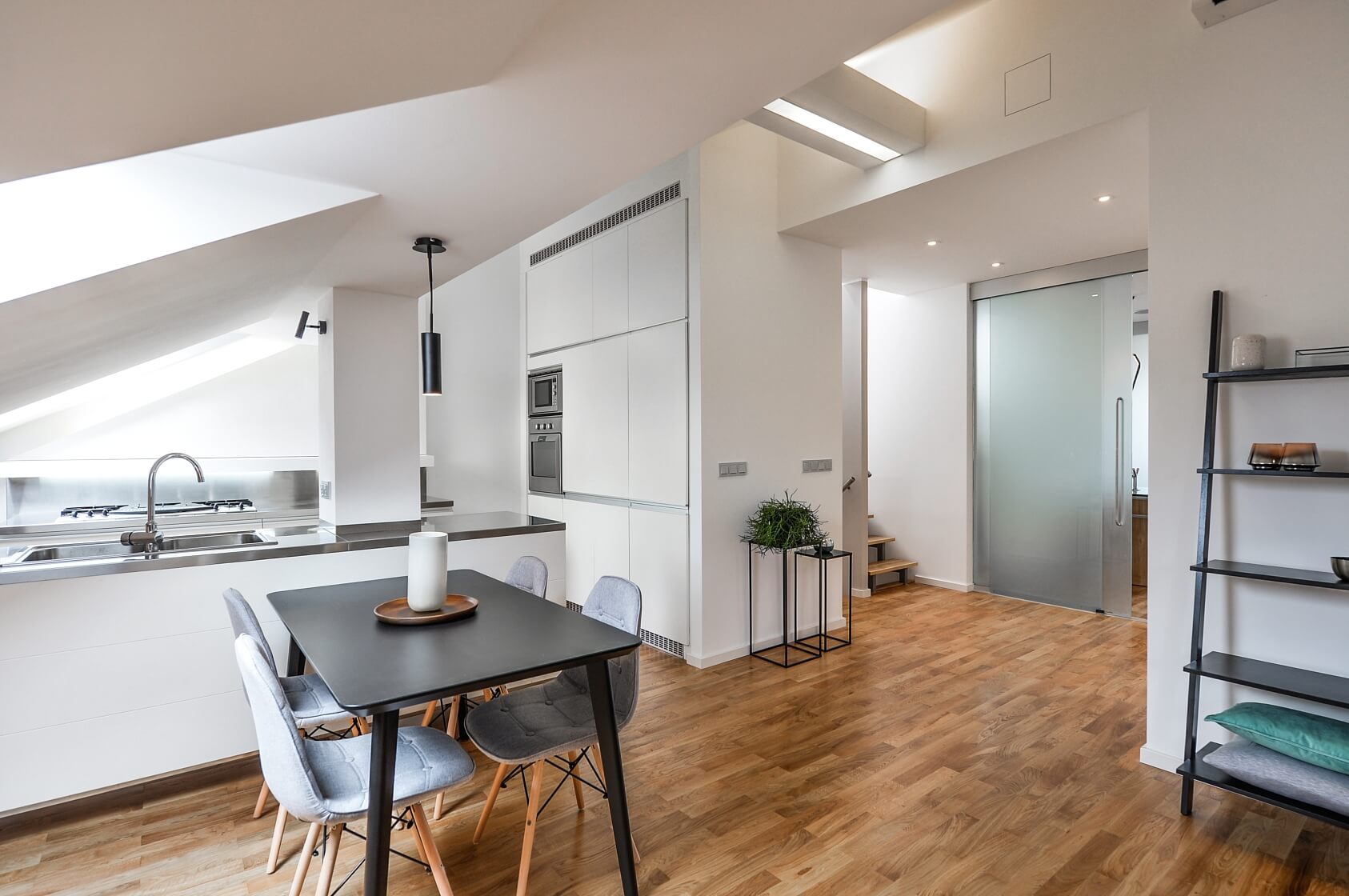 Lucemburská, Žižkov - Praha 3 | Pronájem, Byt 2+kk, 156 m²