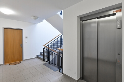 K Beranovu, Dolní Chabry - Prague 8 | Sale, Apartment One-bedroom (2+kk), 68 m²