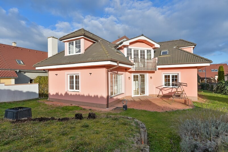 U Strouhy, Čakovice - Praha 9 | Prodej, Rodinný dům 5+kk, 276 m²